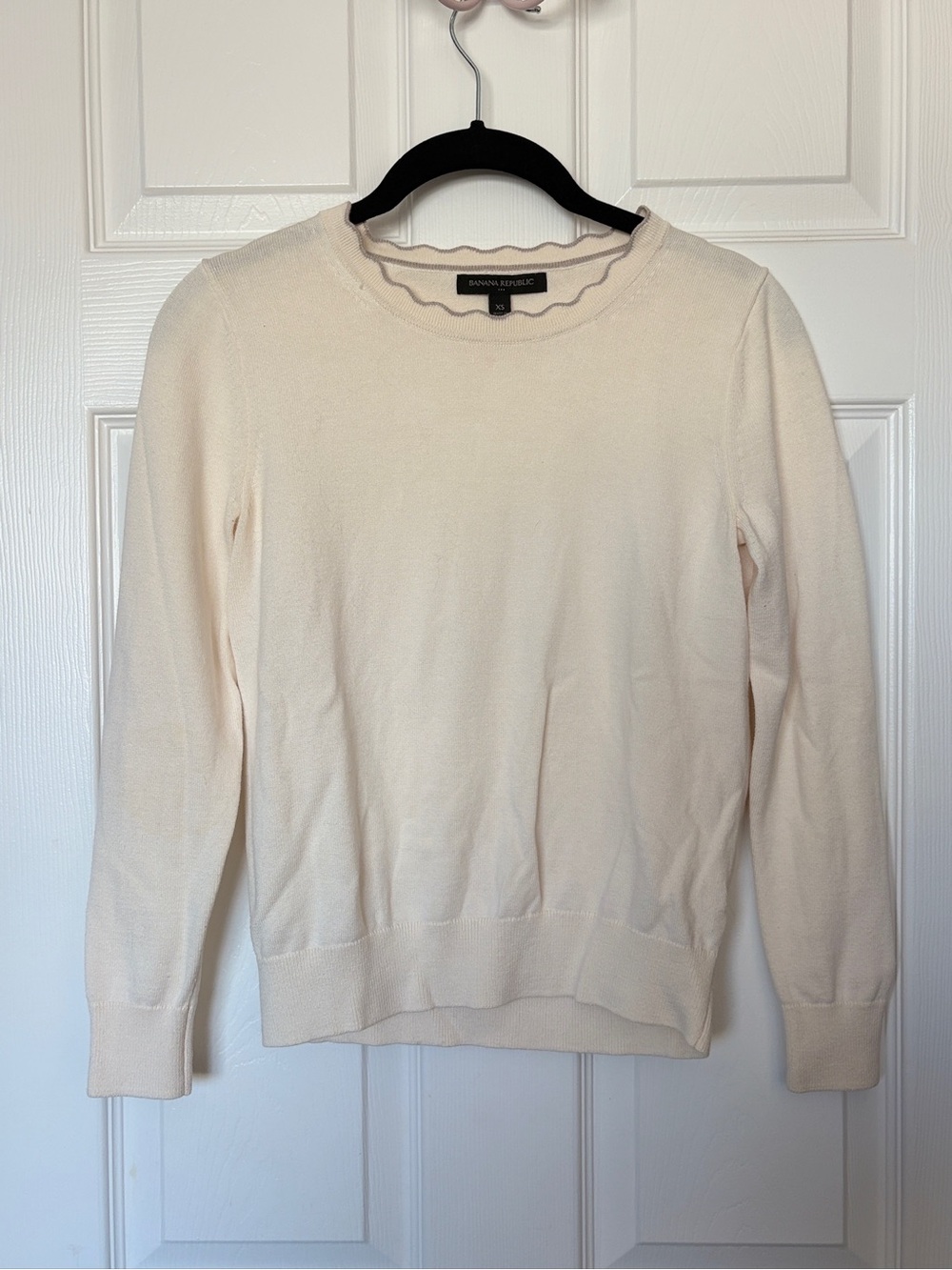 Banana Republic Ivory Scallop Trim Crewneck Sweater XS Soft Knit Classic - Picture 3 of 6